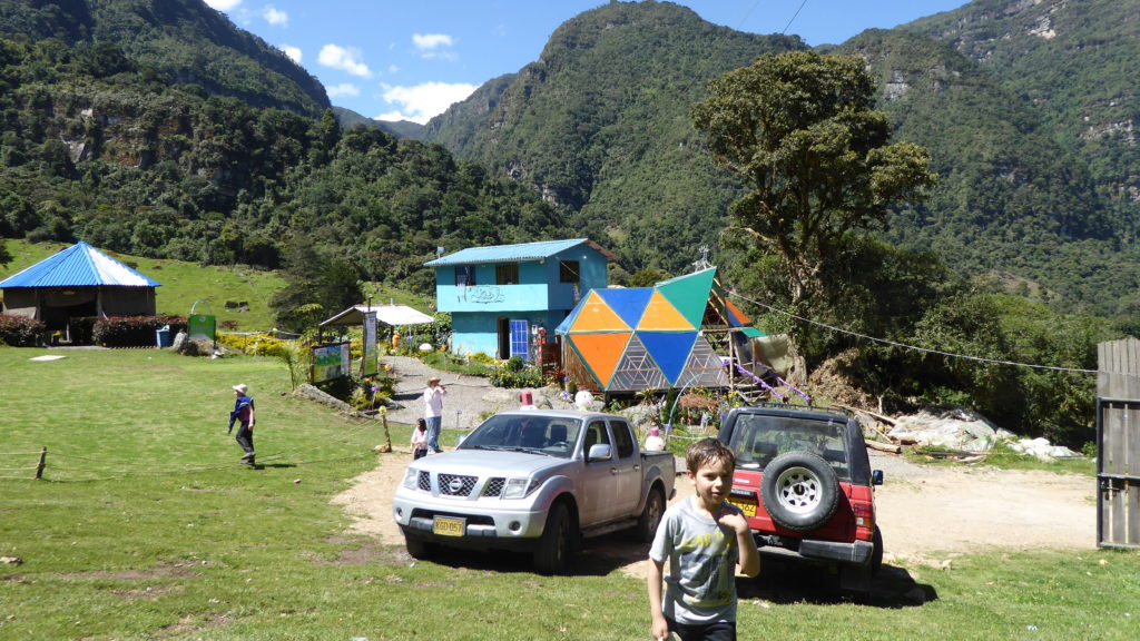 La Chorrera: Entrance and ticket office of the Parque Adventura La Chorrera. There is camp-site here and adventure activities such as climbing.