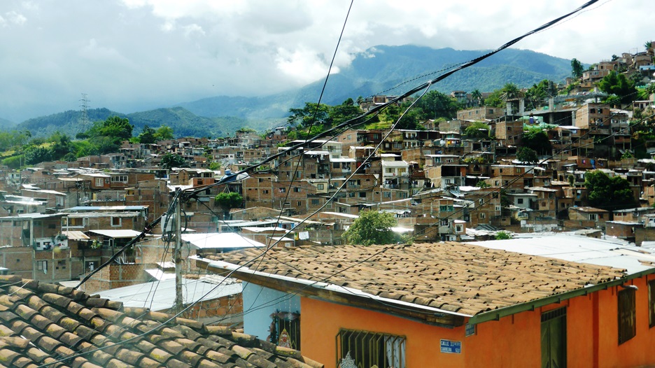  Siloè, one of the most dangerous barrios in Cali. 
Gangs carry guns openly here. 