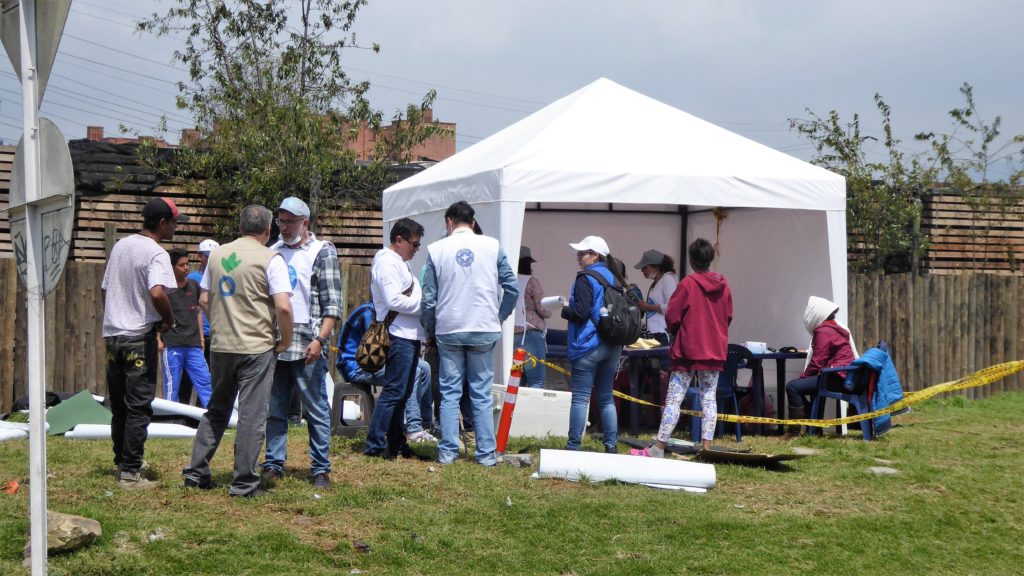 International NGO Medicos del Mundo sets up a free clinic for migrants in Bogotá. The city authorities shut them down.