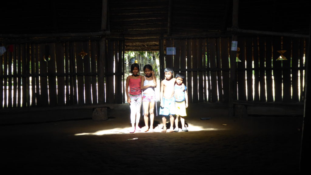 Kids in the maloka in Angosturas.