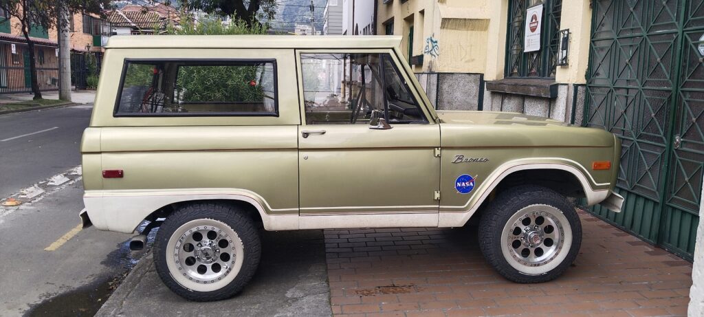 This lovely Ford Bronco turned up on my street last week, prpbably with the 302-cubic-inch V-8, the 74-75's are considered the classics and fetch high prices in the US.