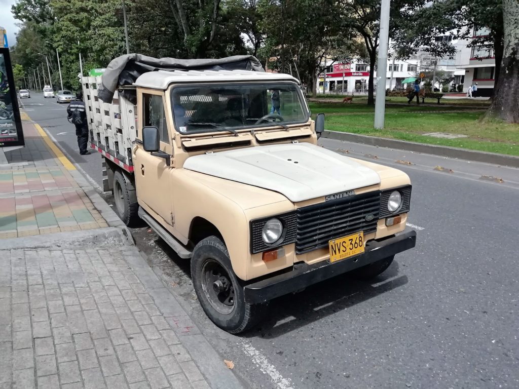 A newish (early 1990s) Santana  pick-up at work in Bogotá.
