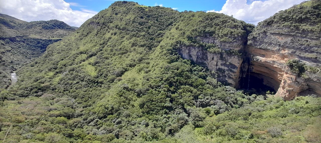 El Hayal cavern and waterfall 