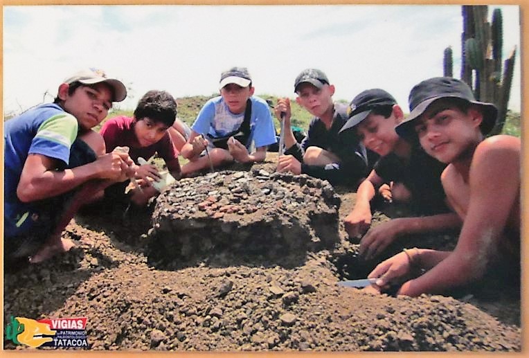 Young fossil experts in La Victoria