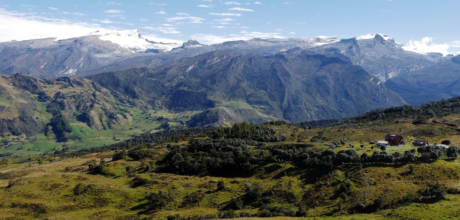 The El Cocuy massif from Guiacany Finca, where you can also rent cabins, close to the Lagunillas-Pulpito trail.
